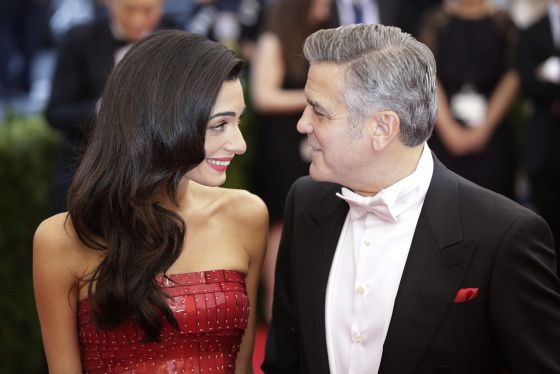 George Clooney y su esposa.