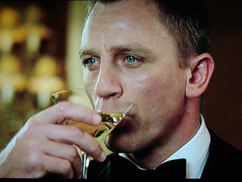 Daniel Craig es el Bond que más bebe en las cintas.