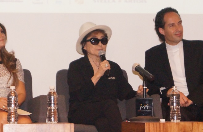 Yoko Ono presenta en México su obra "Tierra de Esperanza"