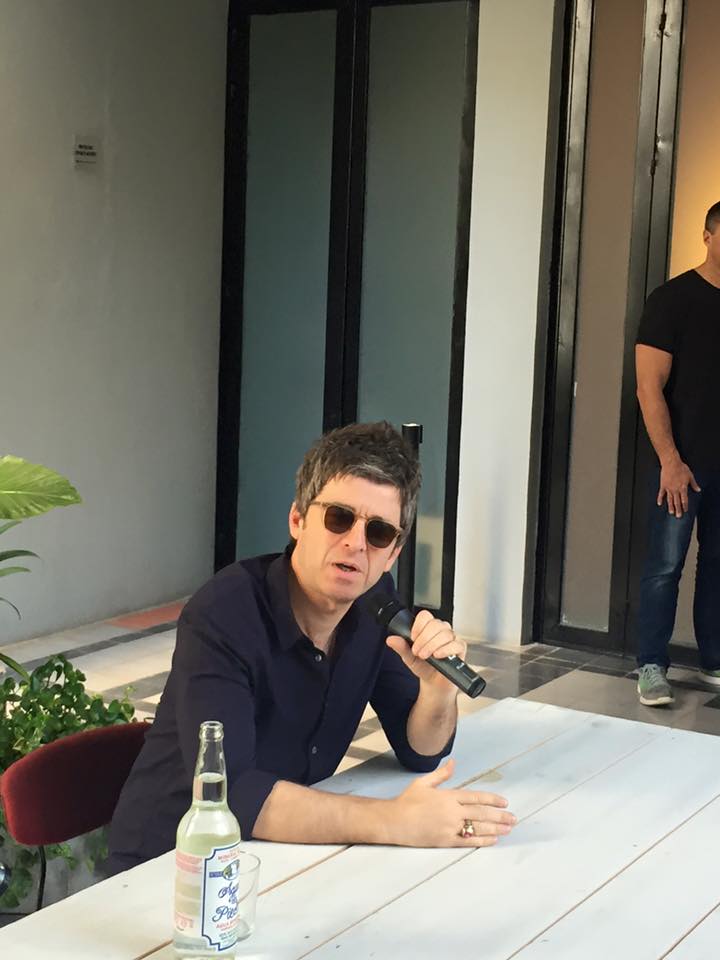 El exintegrante del grupo Oasis Noel Gallagher , confirmó en el FICG la realización de un documental sobre la banda británica.