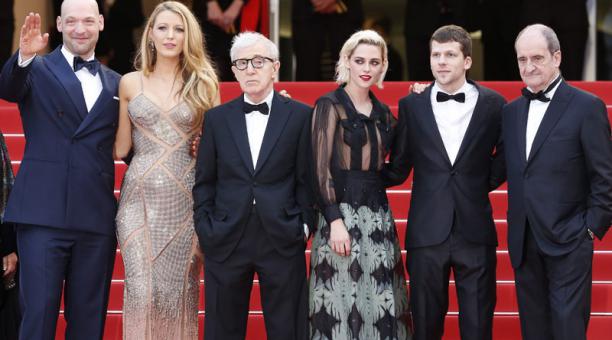 Blake Lively y Kristen Stewart y Jesse Eisenberg, acompañaron al aclamado director.