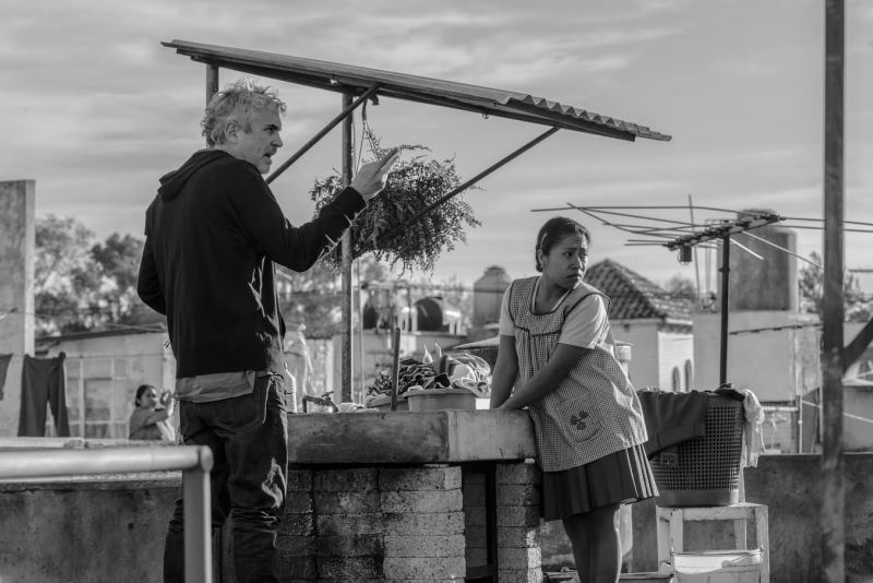 Alfonso Cuaron en el set de ROMA