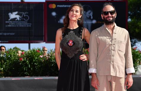 Carlos Reygadas y Natalia Lopez llegando a la premiere de 'Nuestro Tiempo' en Venecia.